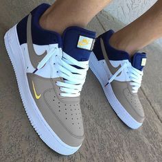 Sepatu Air Jordan, Jordan Shoes Girls, Custom Nike Shoes, Streetwear Mode, Custom Air Force 1, Nike Air Shoes, Cute Nike Shoes, Cute Sneakers