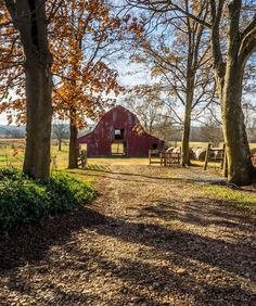 Farm Life Aesthetic Cottage, Small House In The Country, Old Farm Aesthetic, Country Fall Aesthetic, Utah Farmhouse, Country Living Aesthetic, Old Country House, Amish Barns, Country Barns