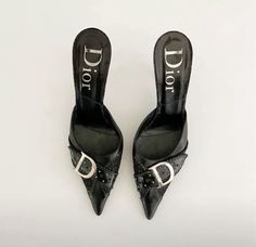 Preppy Inspo, Dior By John Galliano, Pointy Heels, Shoes Heels Classy, Classy Shoes, Vintage Heels, Fancy Shoes, Cute Heels, Girly Shoes