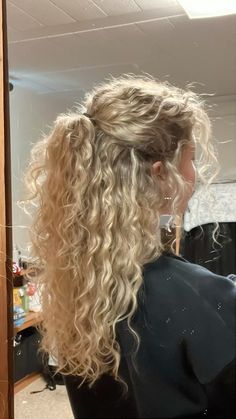 my pic<3 Half Up Half Down Hairstyle, Down Hairstyle, Half Up Half Down Hair, Half Up Half Down, Down Hairstyles, Half Up, Curly Blonde, Blonde, Hair Styles