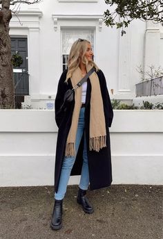 Looks de inverno com jeans: 17 maneiras de ficar quentinha e estilosa usando denim