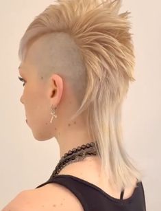 Mohawk With Bangs, Mullet Hawk, Mohawk For Women, Mullet With Shaved Sides, Woman Mohawk, Short Punk Hairstyles, Punky Hair, Short Punk Hair, Mohawk Mullet