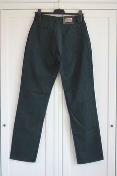 * Vintage Hugo Boss jeans * Dark green color * 100% Cotton Size: W30 L32 waist - 30 inch / 76 cm hips - 43 inch / 109 cm rise front - 12 inch / 30 cm rise back - 13 inch / 33 cm outside lenght - 43 inch / 109 cm inside length - 32 inch / 81 cm bottom - 16 inch / 40 cm You can also check other items from my shop: https://www.etsy.com/shop/FadoVintageShop Dark Green Jeans, Hugo Boss Jeans, Denim Men, Levis 550 Jeans, Men Pants, Green Jeans, Diesel Jeans, Levi’s Jeans, 501 Jeans