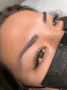 Microblading Eyebrows Brunette, Micro Blading Eyebrows Natural, Natural Eyebrow Tattoo, Eyebrow Shaping Microblading, How To Eyebrows Shaping, Natural Microbladed Eyebrows, Natural Microblading Eyebrow Shapes, Natural Looking Microblading Eyebrows, Microbladed Eyebrows Before And After