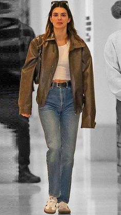 15 Fall 2023 Fashion Trends You Need To Know About Kendall 2023 Outfit, Kendall Jenner Jean Jacket, Kendall Jenner Casual Outfits 2023, Model Off Duty Outfits Winter, Kendall Jenner Recent Outfits, Autumn 2023 Style, Kendall Jenner Autumn Style, Model Off Duty Winter Outfits, Ootd Kendall Jenner