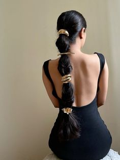 Elegant Simple Hairstyles, Cute Ponytail Hairstyles, Elegant Ponytail, Hair Cuffs, Hair Ponytail Styles, Ponytail Styles, Amazing Outfits, Thrift Store Finds, Metallic Hair