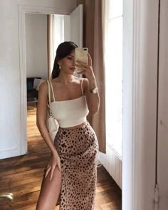 Night Out Outfit Classy, Casual Night Out Outfit, Casual Date Night Outfit, First Date Outfits, Date Outfit Summer, Urban Outfitters Clothes, Leopard Print Skirt, Elegante Casual