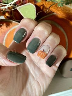 Fall Themed Nails Green, Subtle Pumpkin Nails, Fall Acyrilics Nails Short, Simple Fall Nails Short Square, Fall Uv Gel Nails, Fall Themed Short Gel Nails, Fall Gel Nails Designs Autumn Short, Army Green Fall Nails, Green Fall Nails Ideas