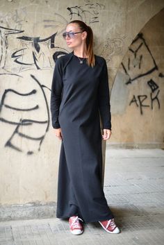 Black Long Dress, Black Abaya, Long Maxi Dress Comfortable casual dress with a beautiful loose line ►Suitable for plus size. The model wears size M - 5,6' / 170 cm ►Materials & Care Made of: cotton elastin Machine Wash 30oC, Hand Wash with warm water Medium hot iron ►All of our packages are sent out with tracked delivery. Keep in mind that custom orders can't be returned. Please check our shop policies for more information. We are sending all the items at your Etsy account address so if you Casual Edgy Outfits, Long Cotton Dress, Cotton Dresses Online, Black Cotton Dress, Black Long Dress, Long Dress Black, Black Kaftan, Kurta Patterns, Black Abaya