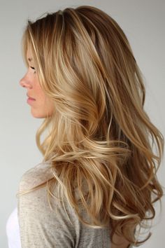 Adding cool tones for a sophisticated appearance, this golden blonde hair is highlighted with light ash blonde streaks. Click to see more. Butter Blonde, Blonde Layered Hair, Summer Blonde Hair, Golden Blonde Hair, Hairstyles For Layered Hair, Honey Blonde Hair, Strawberry Blonde Hair, Blonde Hair Inspiration, Honey Hair