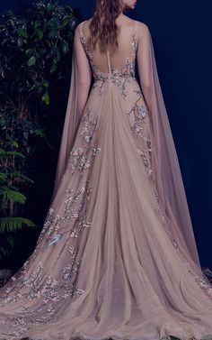 Click product to zoom Hamda Al Fahim, Floral Wedding Gown, 2016 Wedding Dresses, Couture Mode, Fantasy Gowns, Princess Wedding Dresses, Gorgeous Gowns, Beautiful Gowns, Fancy Dresses