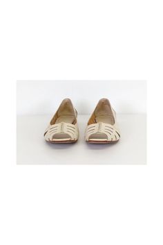 Made in a durable leather with a unique cut out design. These darling flats have a bohemian flair that pairs well with dresses. They are a comfy yet chic choice! Size 10 B Leather upper & sole Slip on Open toe Cut out design Light marks on leather Some outsole wear Outsole length 10.5" Leather Cuts, Design Light, Cut Out Design, Open Toe, Cut Out, Leather Upper, Size 10, Slip On, Cream