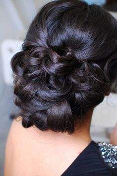 up-do hairstyle ideal for a glamorous wedding. Reminds me of a Catherine Zeeta Jones look Soft Updo Wedding, Pinned Curls, Soft Updo, Updo Wedding, Romantic Wedding Hair, Pinterest Hair, Penteado Cabelo Curto, Fancy Hairstyles, Wedding Hair And Makeup