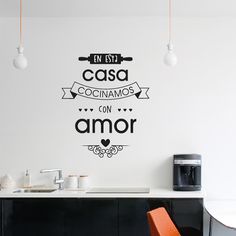 a kitchen wall sticker with the words'en est casa cognimos con amor '