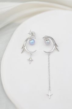 Fantasy Earrings Magic, Fantasy Earrings, Crown Earrings, Crescent Shape, Pretty Stuff, Fantasy Dress, Design Earrings, Jewelry Brand, Moon Design