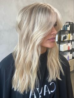 Different Types Of Blonde, Cutesy Hairstyles, Cool Toned Blonde Hair, Blonde Glamour, Blonde Inspiration, Blonde Foils, Vanilla Blonde, Beige Blonde Hair