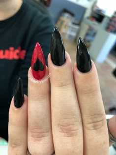 Goth Simple Nails, Simple Gothic Nail Designs, Punk Nail Ideas, Pookie Nails, Goth Nails Simple, Simple Goth Nails, Goth Short Nails, Cute Grunge Nails, Summer Goth Nails