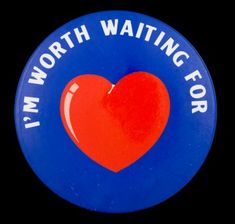 a blue and red button that says i'm worth waiting for my heart on it