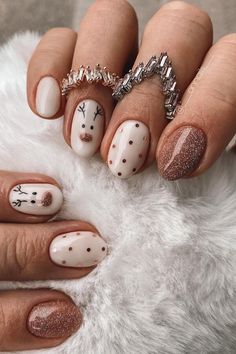 60+ Festive Short Christmas Nails [2024] For A Sparkle And Glam Look Milky Nails, Short Gel Nails, Cute Gel Nails, Short Acrylic Nails