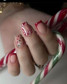 Father Christmas Nails, Christmas Theme Nail Art, Nude Christmas Nail Designs, Mykonos Nails, Green Christmas Nails Almond, Simple Christmas Nails Square, Christmas Nails Square Short, Nails With Snowman, Christmas Nails Square