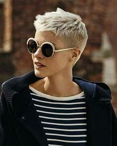 Very Short Pixie Cuts, Trendy We Fryzurach, Short Grey Hair, Very Short Hair, Short Hair Color, Short Pixie Haircuts