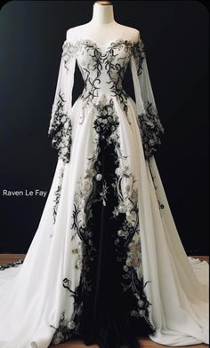 Black Wedding Gowns, Black Wedding Dress, Gothic Wedding Dress, Long Evening Dresses, Elegant Prom, Chique Outfits, Fantasy Dresses, Dream Wedding Ideas Dresses, Prom Dress Inspiration