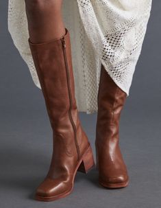 Brown Fall Boots, Brown Tall Boots, Brown Boots Outfit, Light Brown Boots, Fall Coats, Fall Boots Outfit, Brown Boots Women, Tall Brown Boots, Fall Boots