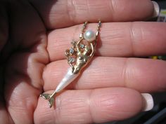 Hair Sparkles, Vintage Indian Jewelry, Fish Jewelry, Mermaid Pendant, Mermaid Jewelry, Hot Jewelry, Pearl Jewellery, Whimsical Fashion, Fresh Water Pearl