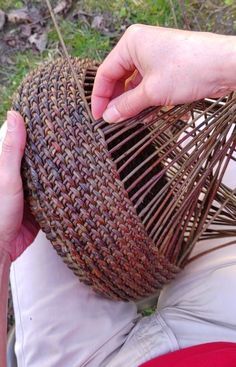 a person is holding a piece of wicker in their hand and it looks like they are weaving