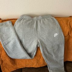 Never Worn Nike Grey Sweatpants, Pants Nike, Grey Sweatpants, Nike Pants, Fancy Dresses, Men's Nike, Nike Men, Mens Pants, Sweatpants