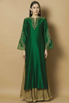 Plazo Outfits, Punjabi Sharara Suits, Punjabi Sharara, Pakistan Clothes, Kurta Sharara Set, Kurta Sharara, Sharara Suits, Velvet Dress Designs, Beautiful Pakistani Dresses