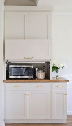 Learn how to build a kitchen appliance garage DIY to hide a microwave, small appliances, or other countertop clutter! Sink Coffee Bar, Appliance Organization, Appliances Organization, Appliances Garage, Elevated Kitchen, Hidden Microwave, Kitchen Appliance Garage, Diy Hidden Storage Ideas, Kitchen Declutter