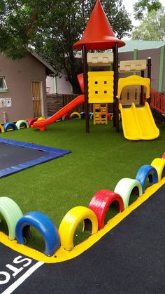 Small School Playground Ideas, Cool Things To Have In Your House, Outdoor Kids Play Area Playground Design, Diy Outdoor Play Area For Kids, Kids Backyard Play Area, Space Ideas For Kids, Elementary School Playground Ideas, Kids Play Area Outdoor, Ludoteca Infantil Ideas