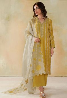 Desi Dress, Zardozi Work, Party Wear Indian Dresses, Organza Dupatta, Designs For Dresses, Guest Outfit, Silk Top, Wedding Guest Outfit