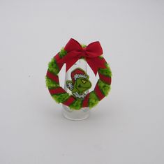 Grinch Christmas Wreath Approximately 2" Diameter Made by Miniatures by Sis Aurora CO Grinch Christmas Wreath, Miniature Christmas, Grinch Christmas, Christmas Wreath, Collectible Dolls, Grinch, Dollhouse Miniatures, Christmas Wreaths, Doll House