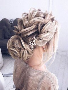 32 ideas wedding hairstyles updo medium length braids messy buns for 2019 Braided Prom Hair, Simple Wedding Hairstyles, Trendy Wedding Hairstyles, Braided Hairstyles Updo, Braided Hairstyles For Wedding, Wedding Hairstyles Updo