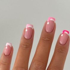 Pink Christmas Nails Santa Hat, Christmas Nail Ideas Santa Hat, Santa Hat Nails Pink, Christmas Idea Nails, Pretty Nails Christmas, Pink Nails Christmas Short, Preppy Christmas Nails Acrylic, Pink Nail Designs Christmas, Nail Inspiration Holiday