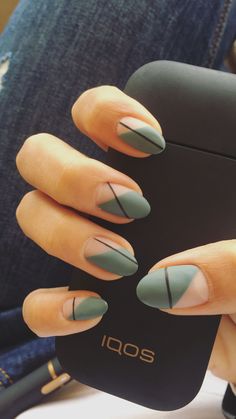 Graphic matte almond manicure in grey and black 💅🏽 Green Nail, Nails Almond, Nails Black, Minimalist Nails, Nail Arts