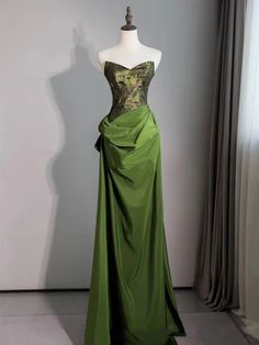 2024 Green Sweetheart Embroidery Sheath Column Prom Dress – Sassymyprom Embroidery Prom Dress, Prom Dress Strapless, Long Party Gowns, Green Evening Gowns, Gathered Fabric, Green Formal Dresses, Floral Dress Formal, Custom Bridesmaid Dress, Prom Dresses Long Mermaid