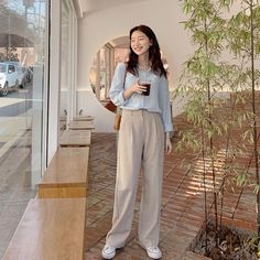 Korean Outfits Women, Slacks Outfit, Linen Pants Outfit, Dressy Casual Outfits, Linen Fashion, Fashion Illustration Dresses, Casual Work Outfits, Swaggy Outfits