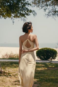 Take an air of easy elegance everywhere you go this season - this fine Vanilla One-Piece Maxi Dress from our NEIWAI x SAVISLOOK collaboration is the sundress you'll wear for any & every occasion this summer. This item is FINAL SALE and cannot be returned or exchanged. Details Materials & Care Shipping & Ret Flowy Beach Dress, Halter Wedding, Summer Details, Business Hairstyles, Maid Dress, Beige Dresses, Fashion Shoot, Model Poses