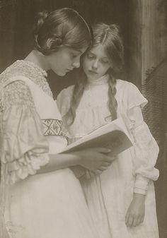 Gertrude and Ursula Falke 1906 by Art & Vintage, via Flickr Girls Reading, Woman Reading, Poses References, Reading A Book