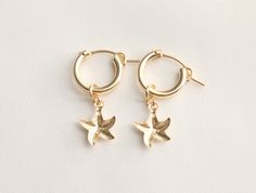 14k Gold Filled Starfish Earrings / Beach Earrings / Mermaid Earrings / Ocean Earrings / Summer Earrings / Gold Starfish / Gift for Her - 14k gold filled 10mm starfish charm - 14k gold filled 13mm flex hoops - Sold as a pair - Material: 14k Gold Filled - Hypoallergenic, nickel free and safe for sensitive skin Flex Hoop is recommended for someone looking for an earring that is easier to put on. - Material: 14k Gold Filled - Tarnish free, hypoallergenic, nickel free and safe for sensitive skin 💰 14k Gold Filled Star Charm Earrings As Gift, 14k Gold Filled Star Charm Earrings For Gift, Yellow Gold Starfish Earrings For Gift, Starfish Charm Drop Earrings As Gift, Starfish Charm Drop Earrings For Gift, Gold Starfish Charm Drop Earrings, Nickel-free Starfish Earrings As Gift, Nickel-free Starfish Earrings For Gifts, Starfish Shaped Nickel-free Earrings For Gifts