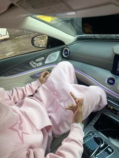 Cortiez Tracksuit Boy, Mood Flicks, Men Drip, Essentials Tracksuit, Uk Streetwear, Pink Tracksuit, Edgars Haircut, Thug Style, Kylie Jenner Look