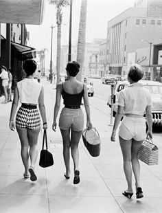 Three Women, Vintage Versace, 1950s Style, Pencil Skirts, Moda Vintage, Vintage Vogue, 60s Fashion, Look Vintage