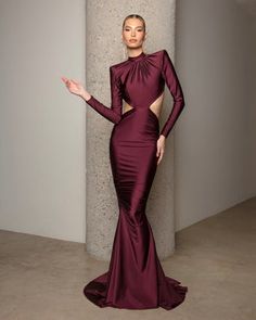 Runaway Model, Award Show Dresses, High Fashion Dresses, Michael Costello, Fashion Silhouette, Emerald Green Dresses, Green Dresses, Long Sleeve Gown, Summer Dress Outfits