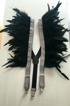 Crow Costume, Burning Man Fashion, Mode Costume, Disco Outfit, Party Festival, Black Feathers, Fashion Hacks Clothes, Glam Rock, Halloween Disfraces