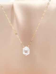 This high grade, high clarity, diamond cut Quartz necklace is the perfect gift for your loved one.. or yourself! Quartz is extremely popular metaphysically and is said to be the most versatile healing stone among all crystals. Quartz is the most powerful healing stone of the mineral kingdom, able to work on any condition, which is why it gets its name as a 'Master Healer.' It is seen as a literal gift from Mother Earth and helps the wearer with this own spiritual growth. Clear Quartz is known as Crystals Quartz, Healing Necklace, Les Chakras, Protection Necklace, Healing Jewelry, Jewelry Cleaner, Healing Stone, Quartz Necklace, Negative Energy