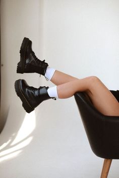 Dr Martens Photoshoot, Shoe Modeling Poses, Poses To Show Off Shoes, Shoes Photo Ideas, Shoes Photoshoot Ideas, Shoe Photography, Dr Martens Style, Shoes Fashion Photography