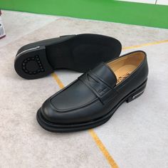 The Necessities Of High Society, Showing The Charm Of Mature Men. Ferragamo Men, Salvatore Ferragamo Shoes, Business Shoes, Ferragamo Shoes, High Society, Shoes Color, Salvatore Ferragamo, Real Leather, Derby